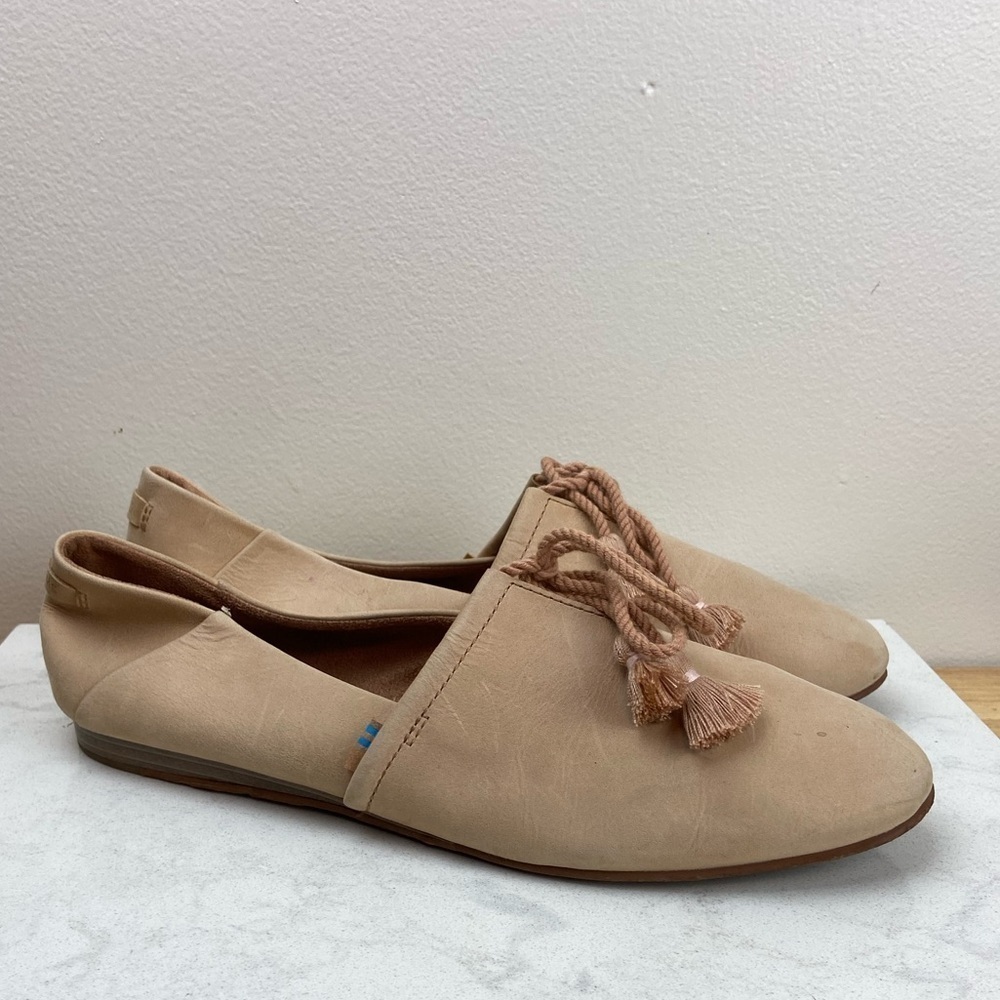 TOMS KELLI HONEY ALL LEATHER TASSEL FLATS